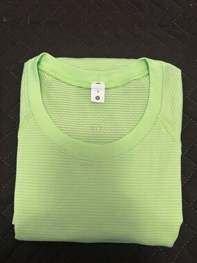 NWOT BRAND NEW WORN ONCE NEON GREEN/YELLOW SWIFTLY TECH SIZE 2!!!